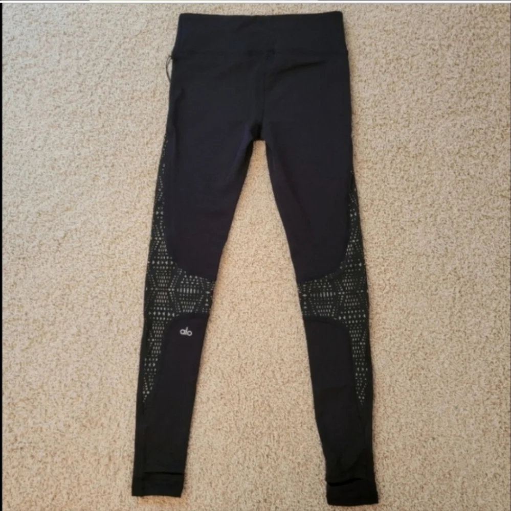 ALO Yoga West Coast Laser Cut Leggings Black & Buff Size XS NWT